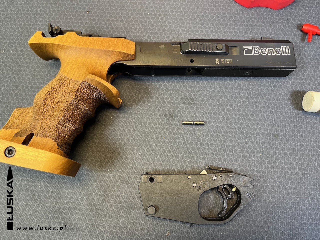 Blog o broni palnej i nie tylko - Custom Gun cz.13 - Pistolet Benelli MP95E