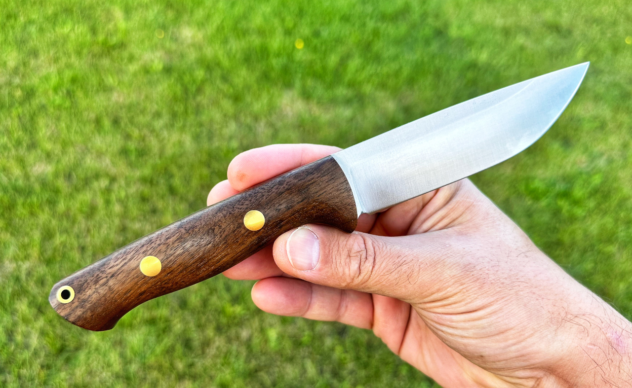 Nóż Bark River - Bravo 1, stal A2, okładziny American Walnut #1, Brass