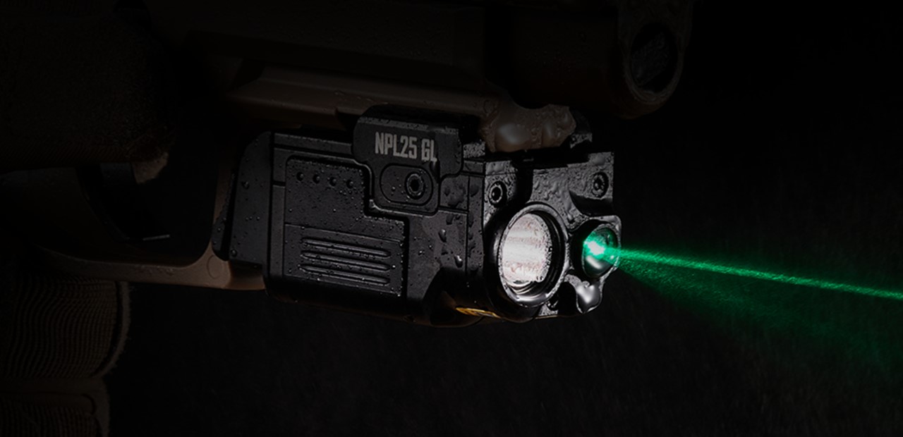 Latarka Nitecore NPL25 GL 900 lumenów z zielonym laserem